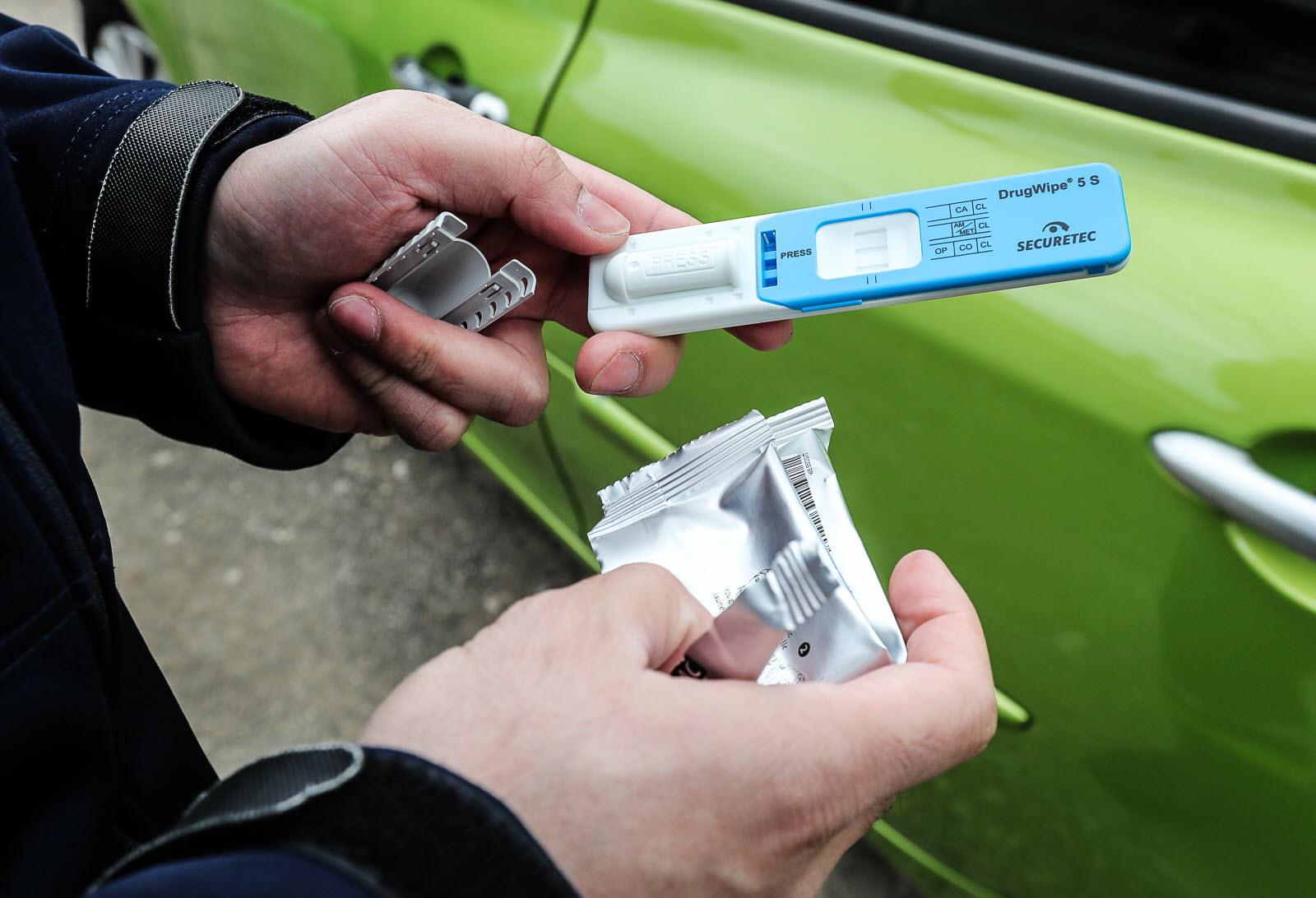 Compréhension des Tests Salivaires THC et CBD : Points Essentiels à Retenir - Herbe à chat CBD Image