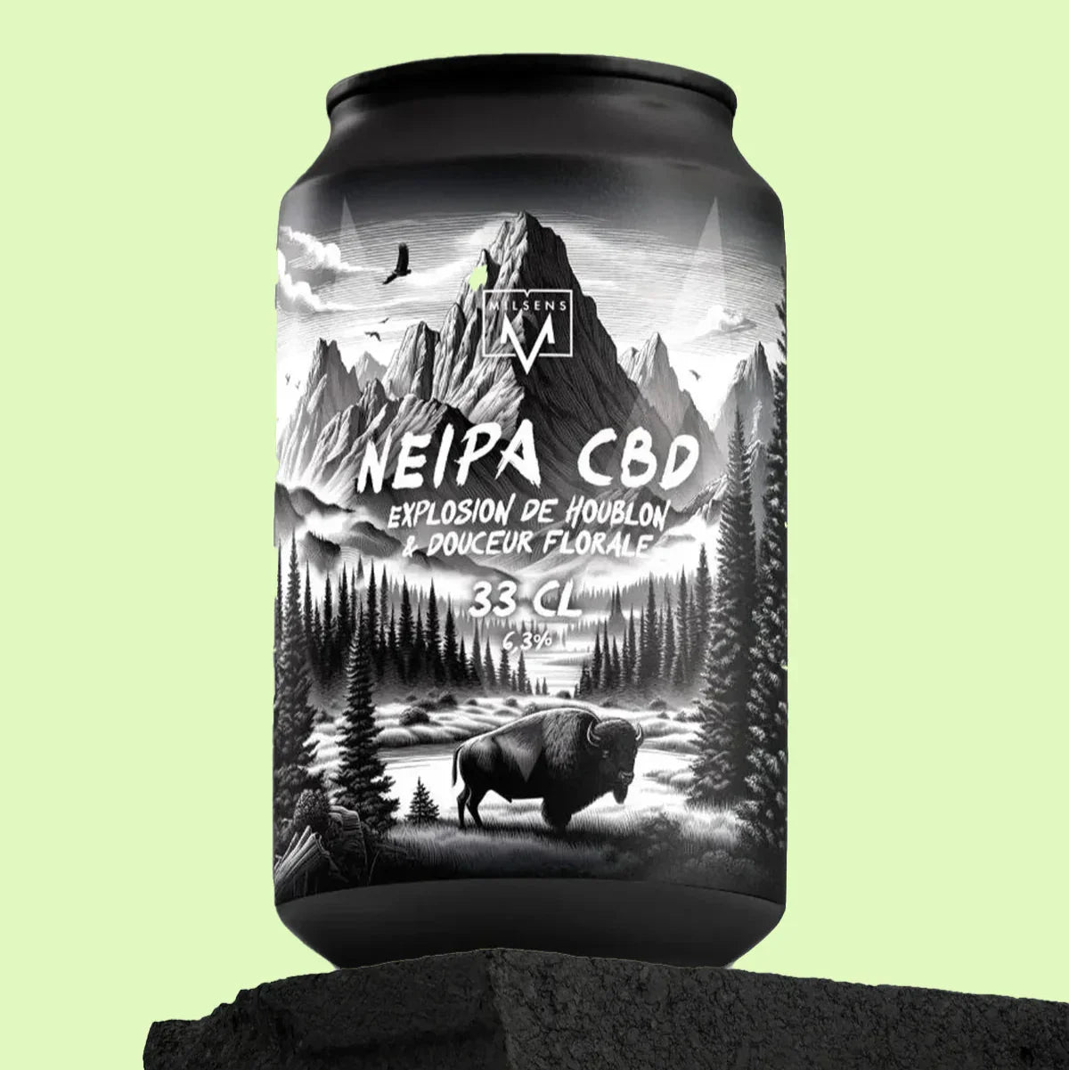 Bière NEIPA CBD de la marque Herbe à chat CBD, alcool et spiritueux au verre avec étiquette colorée.