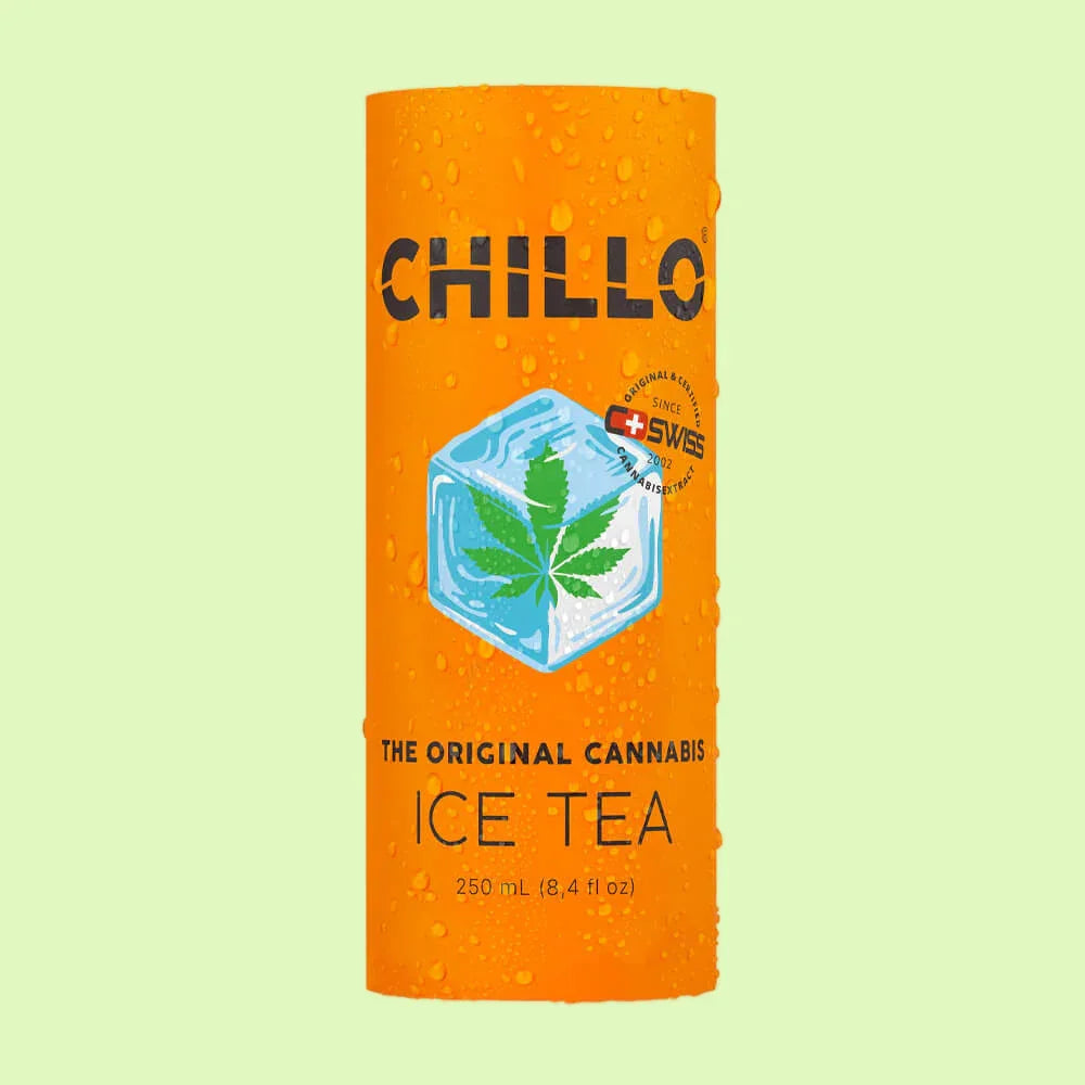 Bouteille de thé glacé Chillo de Herbe à chat CBD, boisson rafraîchissante avec étiquette colorée et logo visible.
