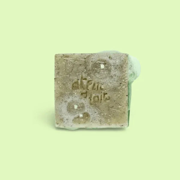Exfoliant détente cellulaire au CBD Herbe à Chat CBD, cosmétique de 90g, avec texture exfoliante et ingrédients naturels.