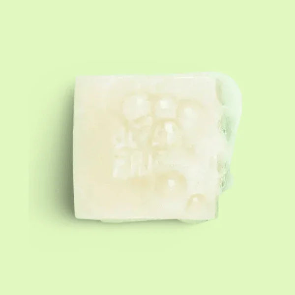 Soin nettoyant CBD Détente Cellulaire de Herbe à chat CBD, cosmétique pour une sensation de détente et de fraîcheur.