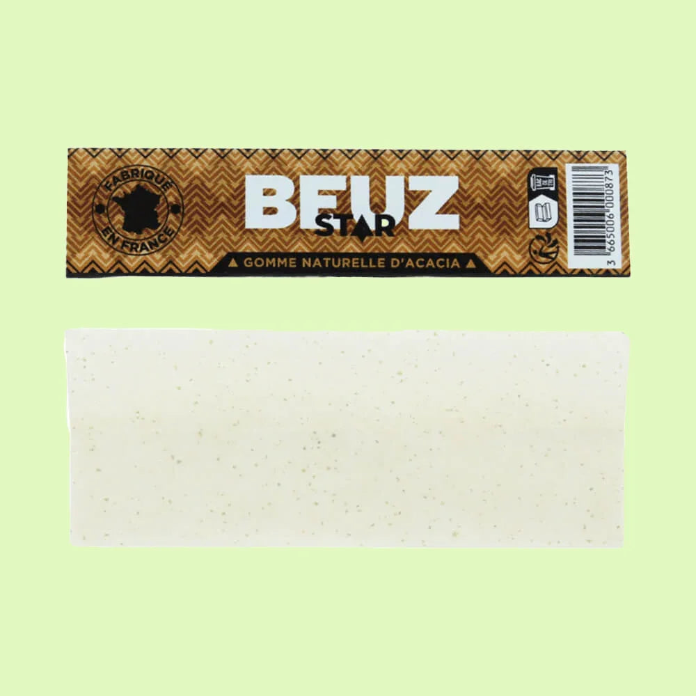 Herbe à chat CBD Beuz Star avec fleurs vertes et tiges, idéale pour chats, en pot ou emballage naturel.