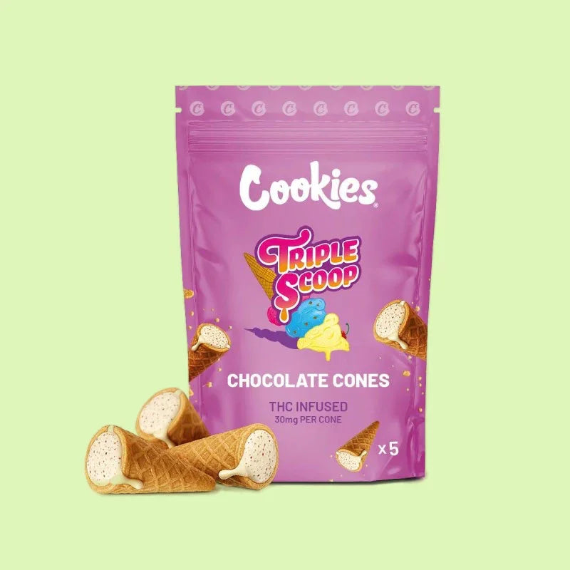 Cornets de chocolat à trois boules avec biscuits, contenant 150 mg de CBD, de la marque Herbe à Chat CBD.