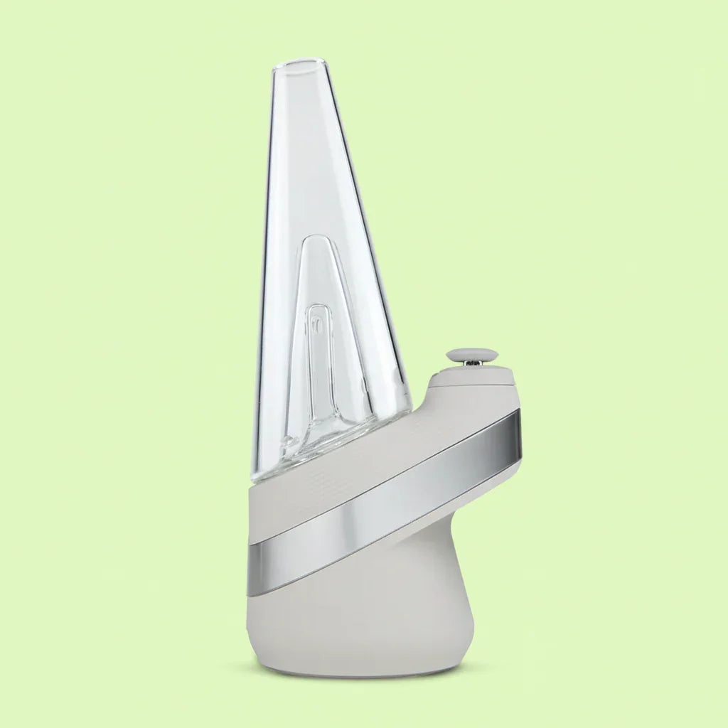 Vaporisateur pour concentrés Puffco New Peak de Herbe à chat CBD, avec embout en verre et design moderne.