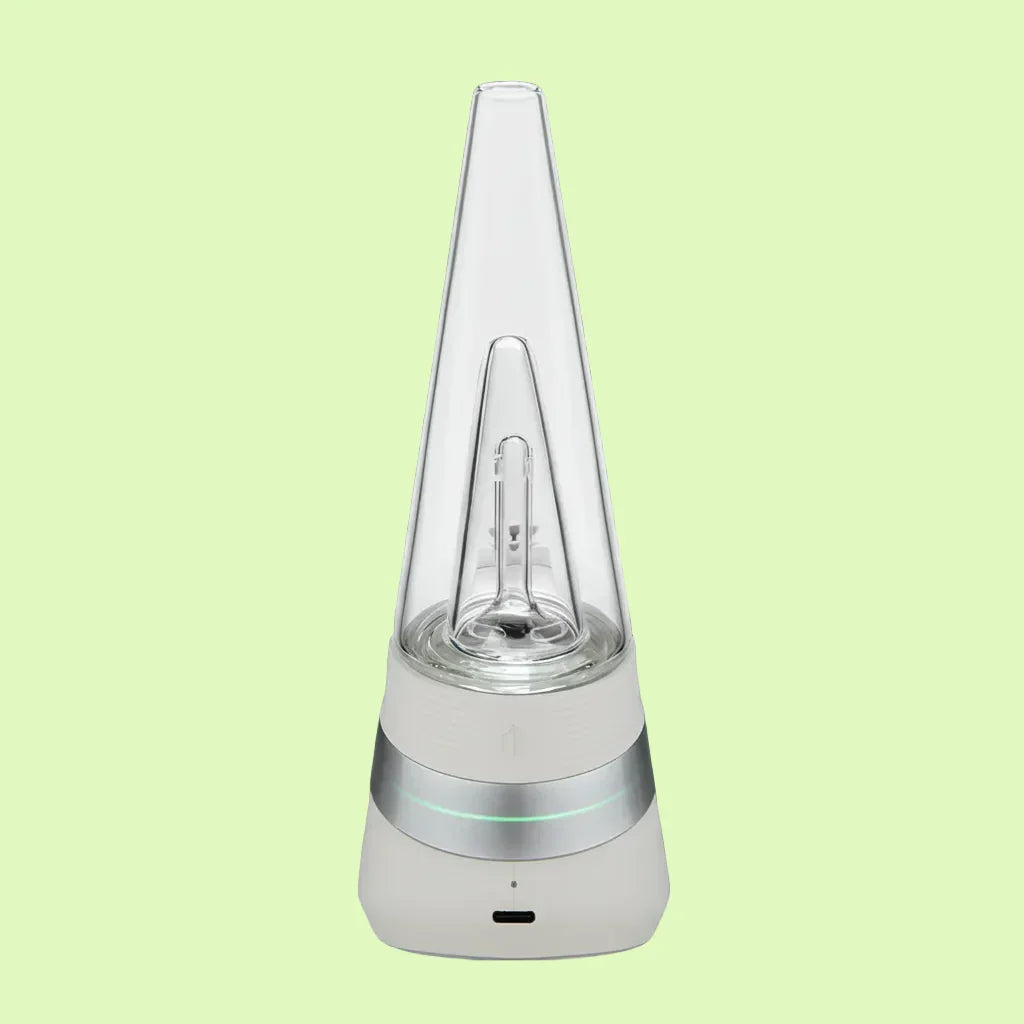 Vaporisateur pour concentrés Puffco New Peak de Herbe à chat CBD, appareil compact avec design moderne pour usage facile.