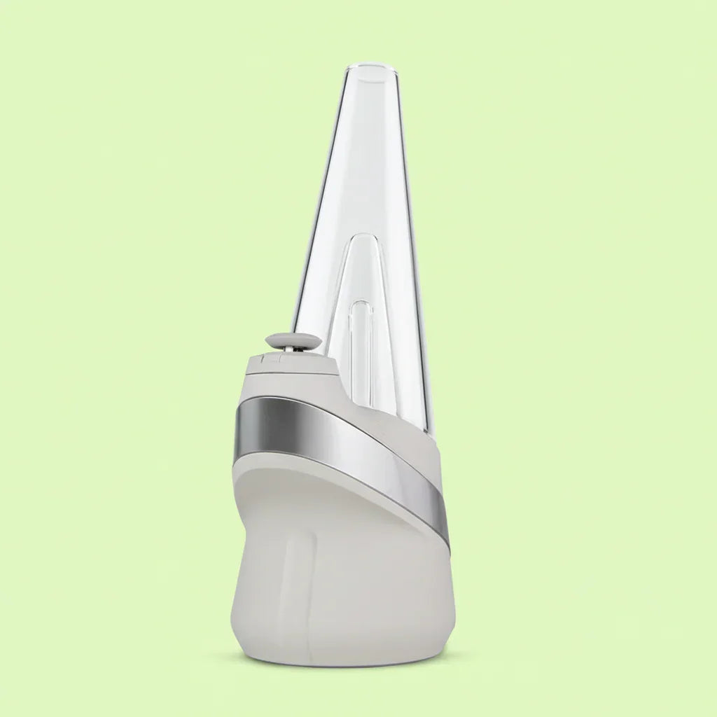 Vaporisateur pour concentrés Puffco New Peak de Herbe à chat CBD, avec design moderne et bouton de contrôle visible.