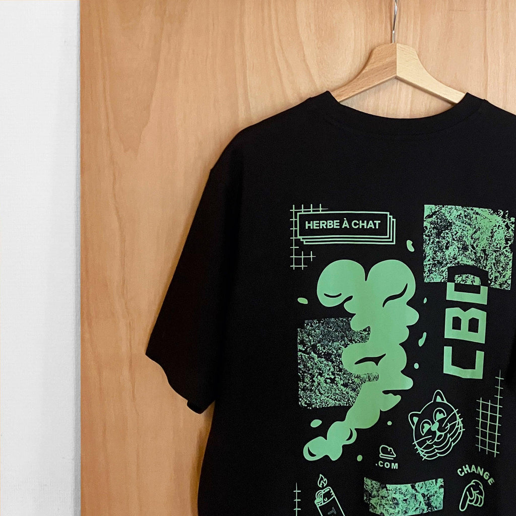 Tee-shirt noir et vert de la marque Herbe à chat CBD avec logo HAC CBD, en coton confortable pour homme ou femme.