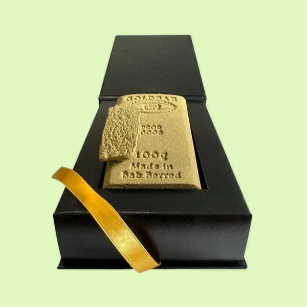 Résine CBD Acid Rock Herbe à Chat CBD, édition limitée #0006, présentée dans un emballage or Goldbar 420.