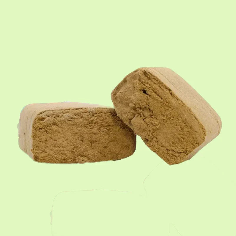 Résine King's Mousse Herbe à Chat CBD avec 30% CBN, vue de près, montrant la texture de la résine.