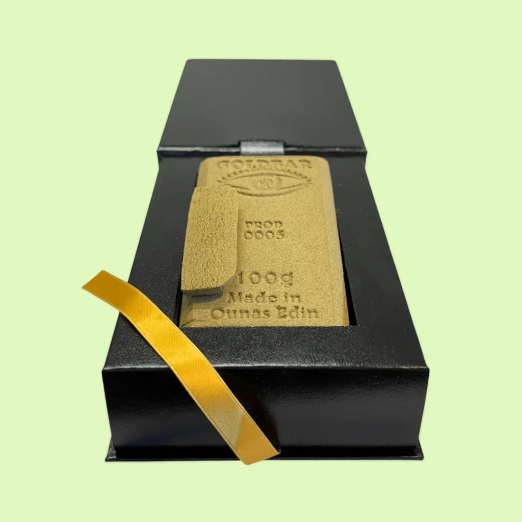 Résine CBD Kompolti de Herbe à chat CBD, édition limitée Goldbar 420, en petit morceau, emballage design.