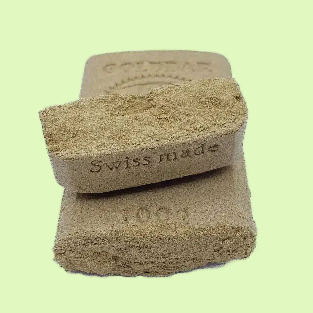 Résine Lemon Pop CBD Goldbar 420 de Herbe a chat CBD, vue rapprochée de la résine aromatique.