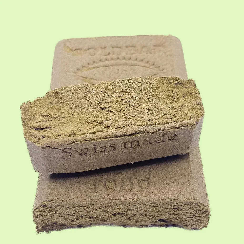 Résine Mango Rainbow 3.0 CBD Herbe à Chat CBD, présentation de la résine Goldbar 420 dans un récipient transparent.